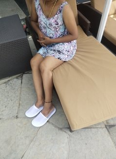 Sandhya Chennai Tamil marriagd girl cam - Intérprete de adultos in Chennai Photo 5 of 5