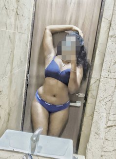 Sandhya - puta in Mumbai Photo 4 of 4