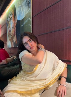 Sandhya Model - puta in Kochi Photo 2 of 2