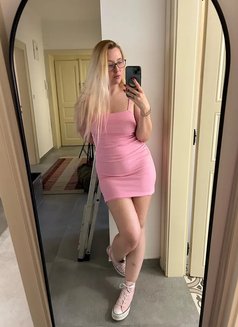Sandra A - escort in Aberdeen Photo 1 of 6