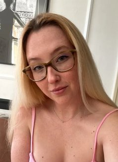 Sandra A - escort in Aberdeen Photo 2 of 6