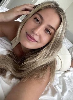 Sandra - escort in Liverpool Photo 1 of 5
