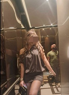 Sandra - puta in Colombo Photo 10 of 12