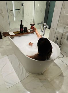 Sandra - puta in Dubai Photo 6 of 6
