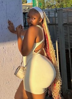 sandra - escort in Guangzhou Photo 3 of 4