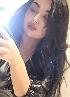 Sandra - escort in Riyadh Photo 1 of 6