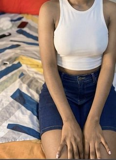 Sandra - escort in Al Ain Photo 1 of 2