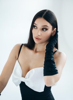 Sandra - escort in Malta Photo 9 of 13