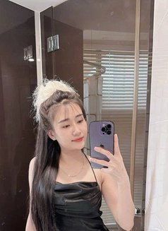 Sandra - escort in Singapore Photo 7 of 7