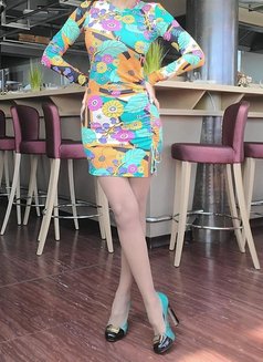 Sandrra - puta in Bucharest Photo 8 of 8