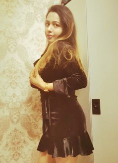 Sanduni - escort in Abu Dhabi Photo 3 of 5