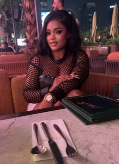 Sandy - puta in Dubai Photo 8 of 8