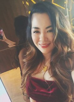 Sandy - escort in Singapore Photo 1 of 9