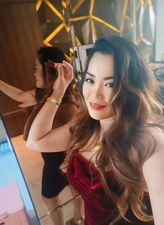 Sandy - escort in Singapore Photo 6 of 9