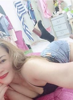 Sandy - escort in Singapore Photo 9 of 9