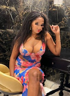 Sandy - escort in Colombo Photo 1 of 3