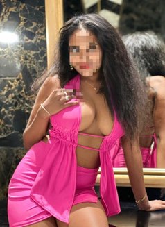 Sandy - escort in Colombo Photo 2 of 3