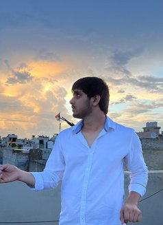 Sandy - Male escort in Gurgaon Photo 1 of 1