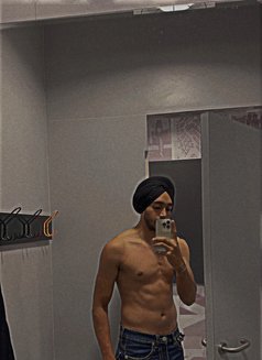 Sandy - Male escort in Chandigarh Photo 2 of 3