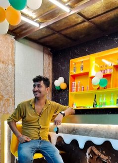 Sandy - Male escort in Doha Photo 4 of 8