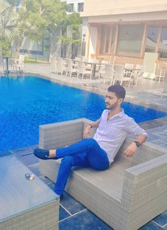 Sandy - Male escort in Doha Photo 5 of 8