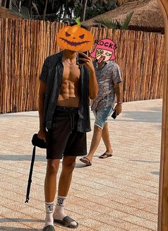 Sandy - Male escort in Dubai Photo 2 of 3
