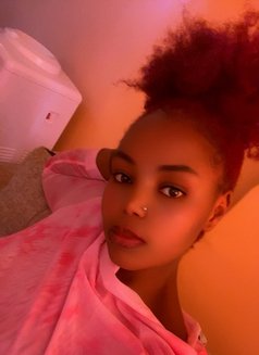 Sandy - escort in Nairobi Photo 3 of 4