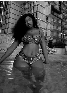 Sandy - escort in Singapore Photo 3 of 6