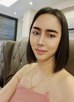 Sandy Ladyboy - masseuse in Al Manama Photo 8 of 9