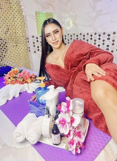 Sandy Ladyboy - Masajista in Dubai Photo 8 of 9
