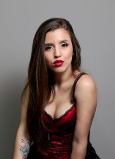 Sandy - escort in Beirut Photo 8 of 9