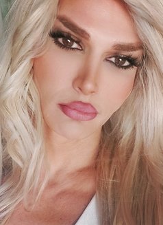 Sandy - Transsexual escort in Beirut Photo 13 of 19