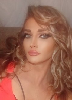 Sandy - Transsexual escort in Beirut Photo 23 of 25
