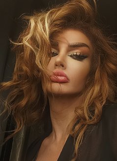 Sandy - Transsexual escort in Beirut Photo 2 of 11