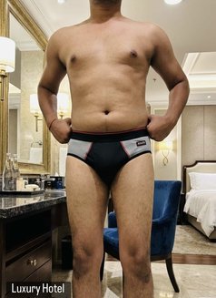 Ronn - Male escort in Kochi Photo 2 of 4