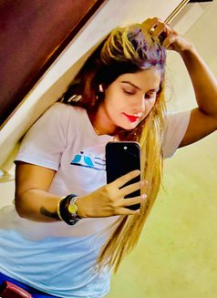 Sandy - escort in Colombo Photo 7 of 9