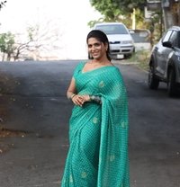 Sandya Reddy - puta in Hyderabad