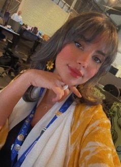Sandyy - puta in Abu Dhabi Photo 1 of 4
