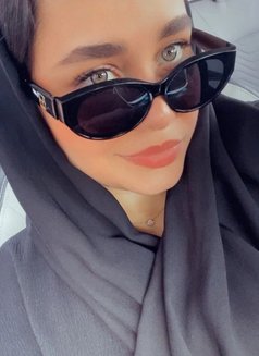 Sandyy - puta in Abu Dhabi Photo 4 of 4