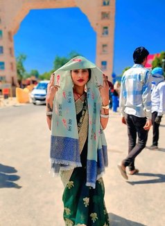 Sania - escort in Noida Photo 5 of 9