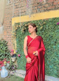 Sania - Transsexual escort agency in Noida Photo 4 of 5