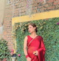Sania - Transsexual escort agency in Noida Photo 4 of 9