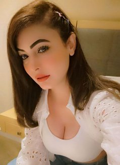 Saniya Gill - escort in Dubai Photo 3 of 5