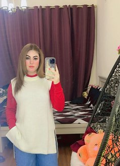 Saniya Gill - escort in Dubai Photo 4 of 5