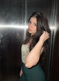Sanjana Gupta - puta in Mumbai Photo 2 of 2