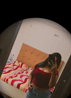 Sanjana independent - puta in Noida Photo 5 of 6