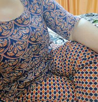 Sanjana - escort in Kochi Photo 2 of 3