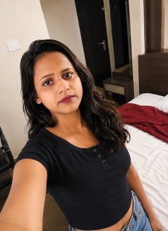 Sanjana - escort in Mumbai Photo 3 of 5