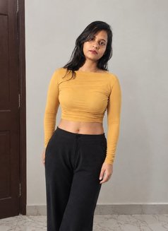 Sanjana - escort in Mumbai Photo 4 of 5