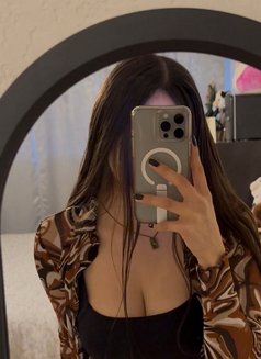 Sanjana - escort in Noida Photo 1 of 3